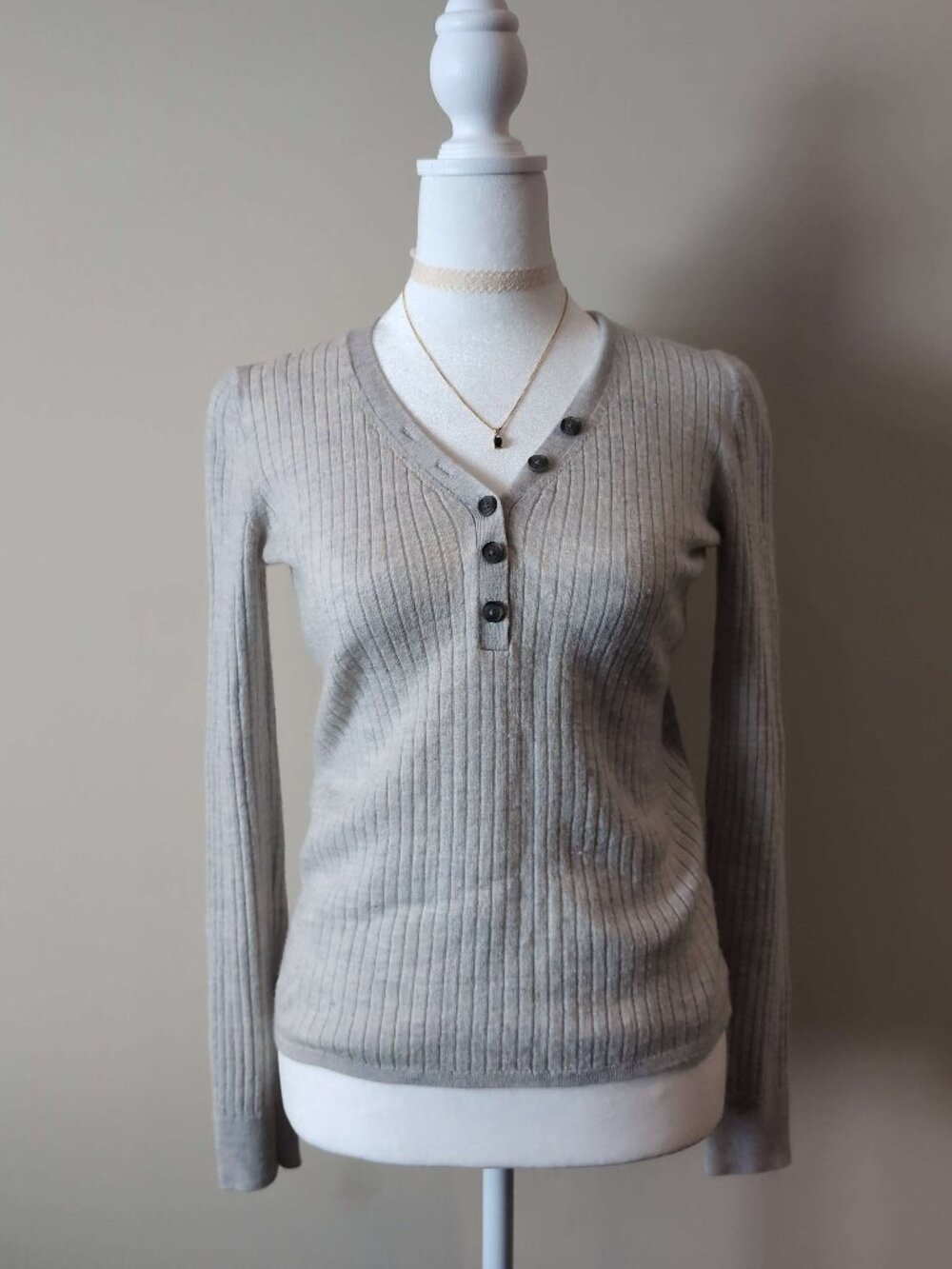 100% Merino Wool Beige Buttoned V-neck Sweater
